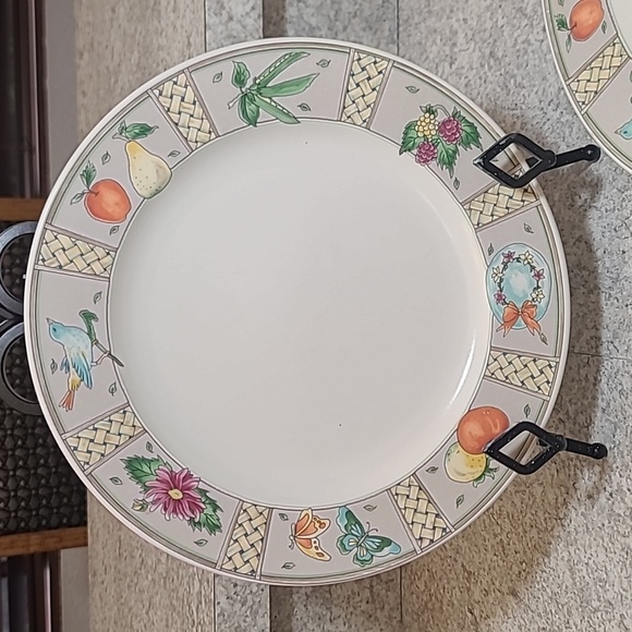 Mikasa Intaglio Set of 4 CAA31 SummerJewels Dinner Plates - Picture 2 of 9